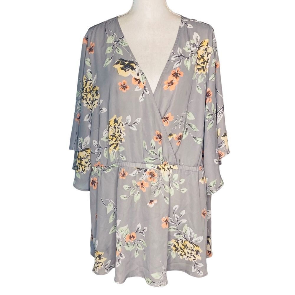 Torrid Wm’s Sz 4 Gray Floral V Neck Elastic Waist Flare Sleeve Semi Sheer Blouse